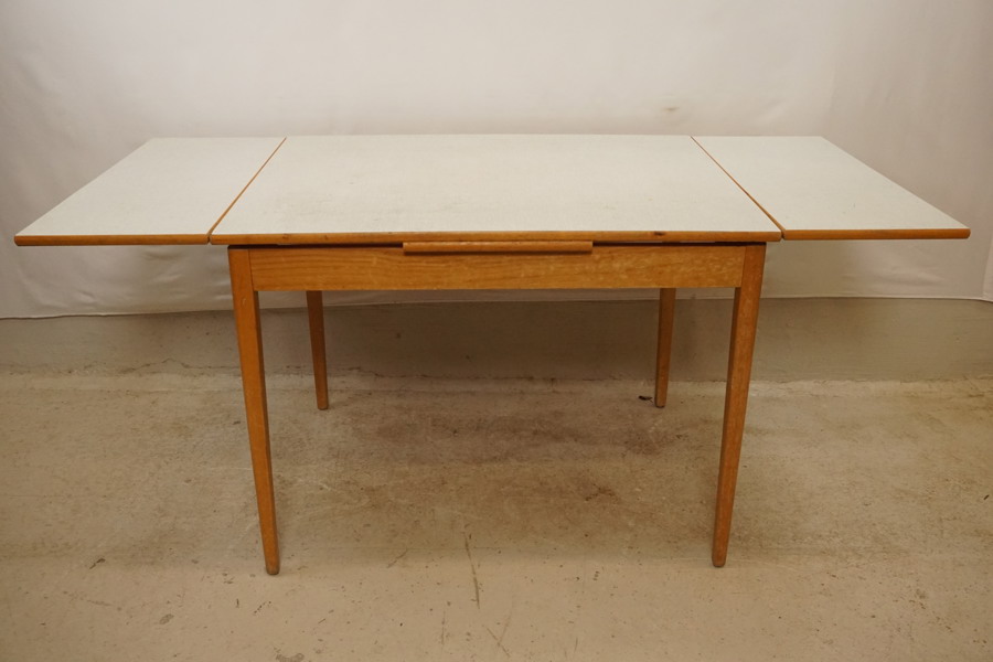 Matbord Perstorpsskiva virrvarr. B324