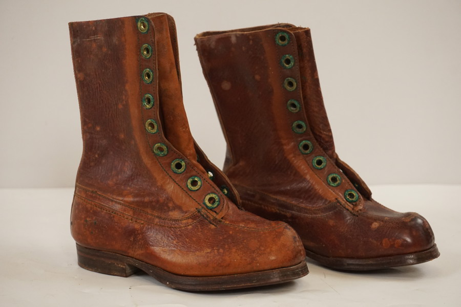 Barnstövlar i läder st 28.  A57