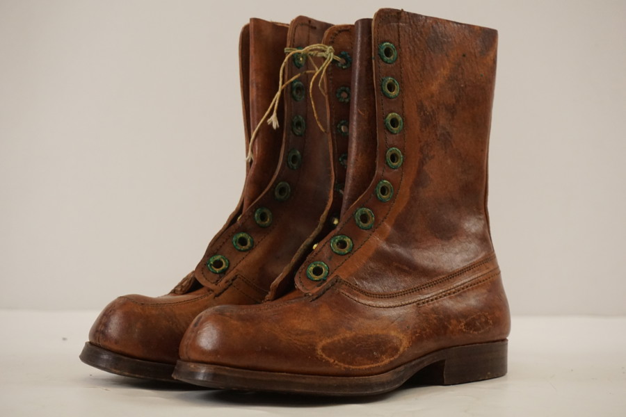 Barnstövlar i läder st 28.  A60