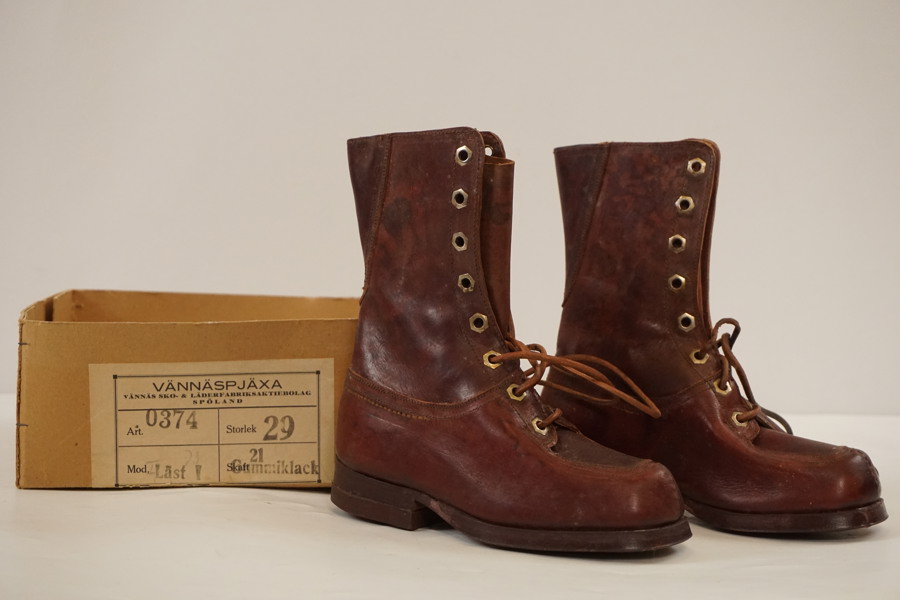 Barnstövlar i läder st 29.  A61