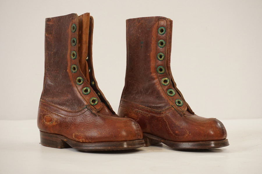 Barnstövlar i läder st 25.  A63