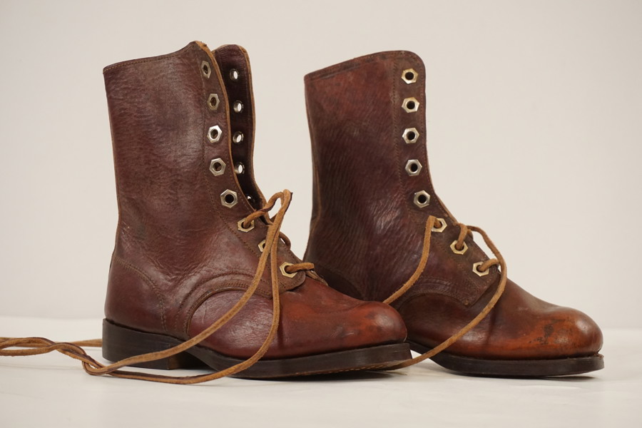 Barnstövlar i läder st 28.  A64