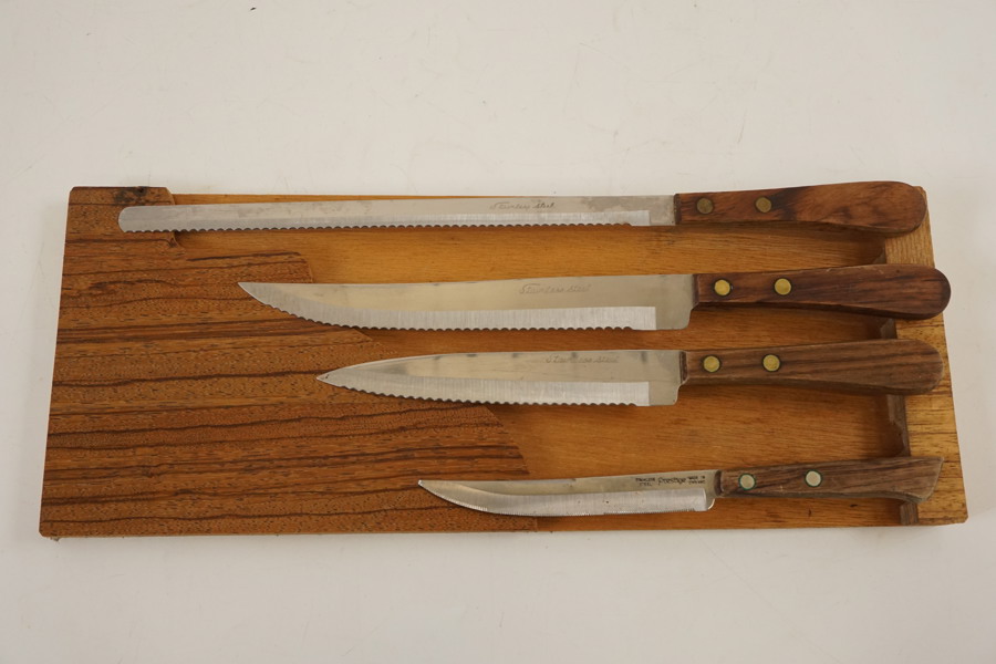 4st Knivar i knivställ. A70