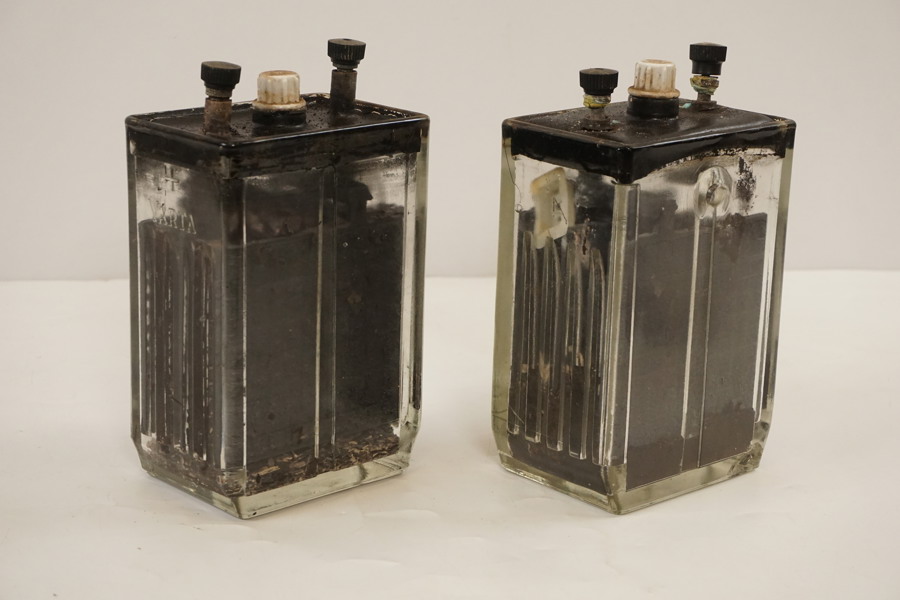 2st Äldre batteri Varta. C32