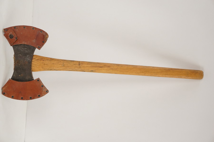 Gränsfors dubbeleggad kastyxa. B338