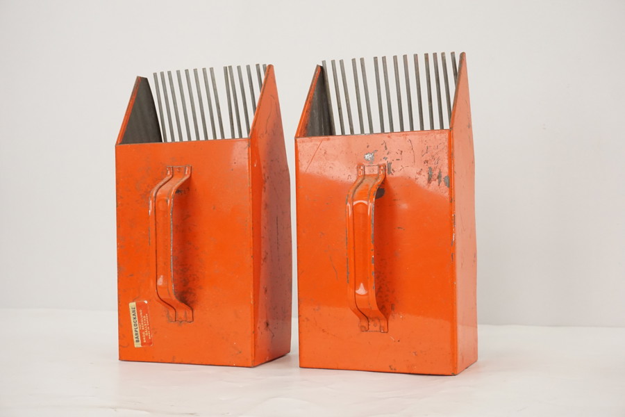 2st Bärplockare i metal. D44