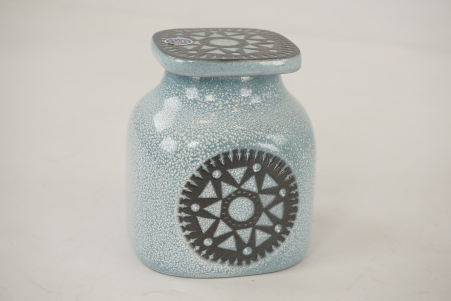 Mari Simmulsson, Upsala Ekeby Burk med lock. G48/