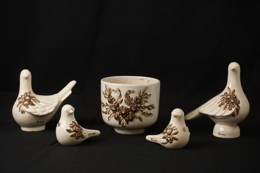 Rosa Ljung Deco kruka och figuriner duvor. G48/