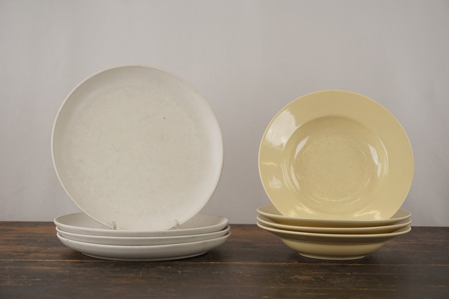 4st Höganäs tallrikar och 4st Åhlens Inga djuptallrikar. G72/