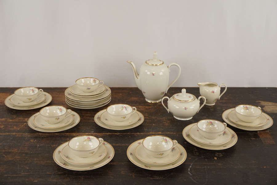 The servis i porslin Karlskrona K P. G32/