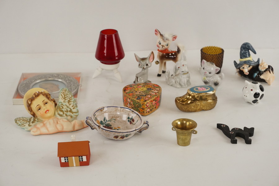 Figurer i porslin mm. A282/