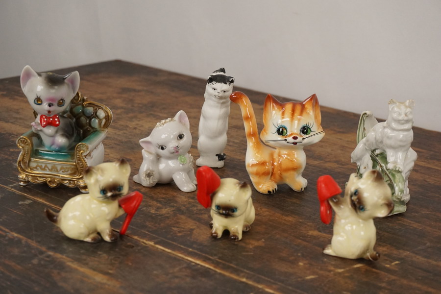 Porslin katfigur. A96