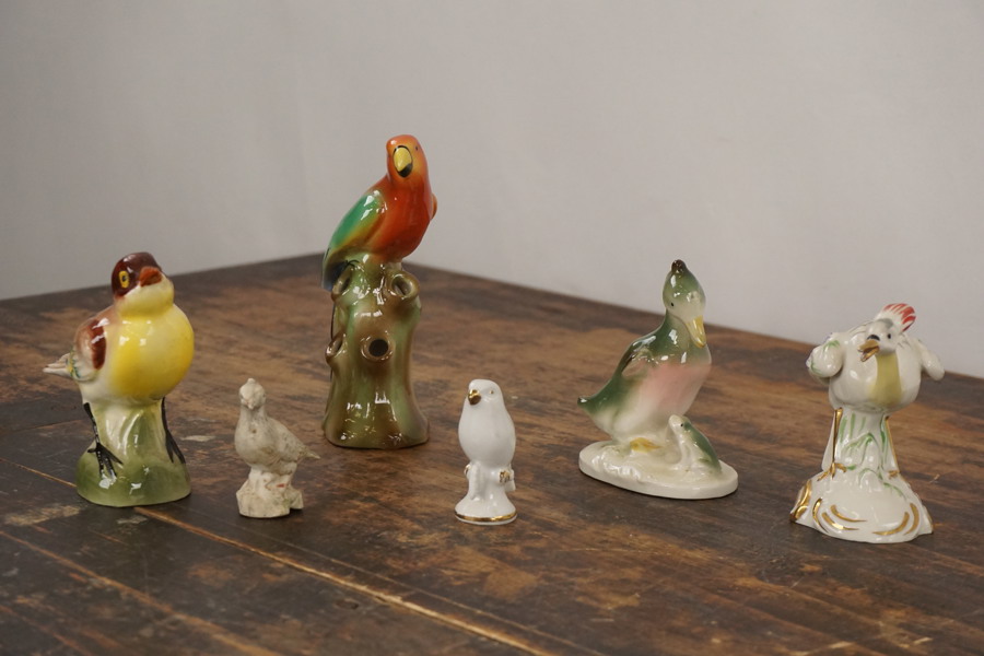 Porslin fågelfigur. A97