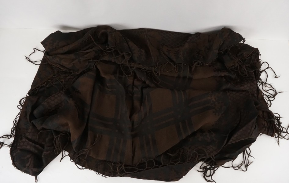 Äldre stor halsduk / sjal. A111