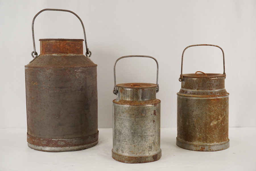 3st Mjölkkannor/hämtare. BC373