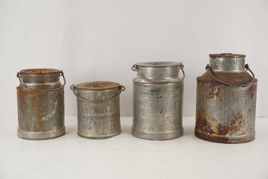 4st Mjölkkannor/hämtare. BC375