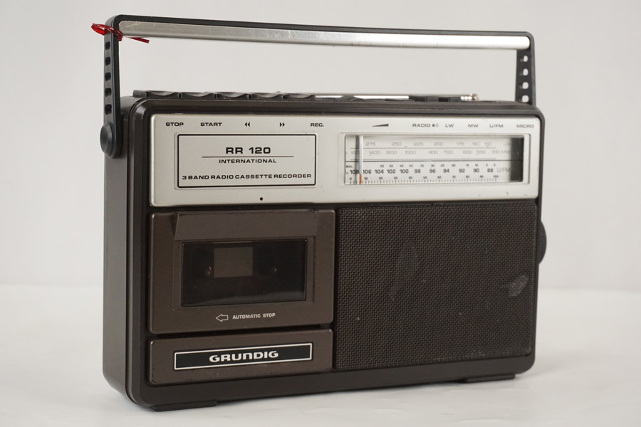 Grundig RR120 kassettbandspelare. D50
