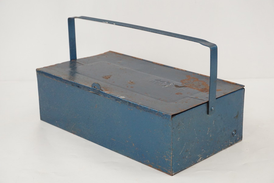 Verktygslåda i metal. D56