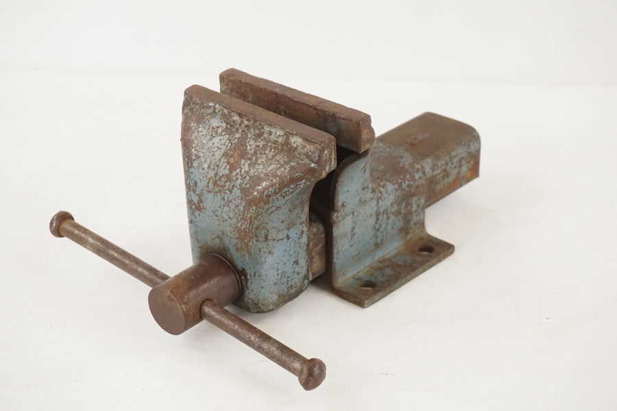 Äldre Skruvstäd/skruvstycke. D58