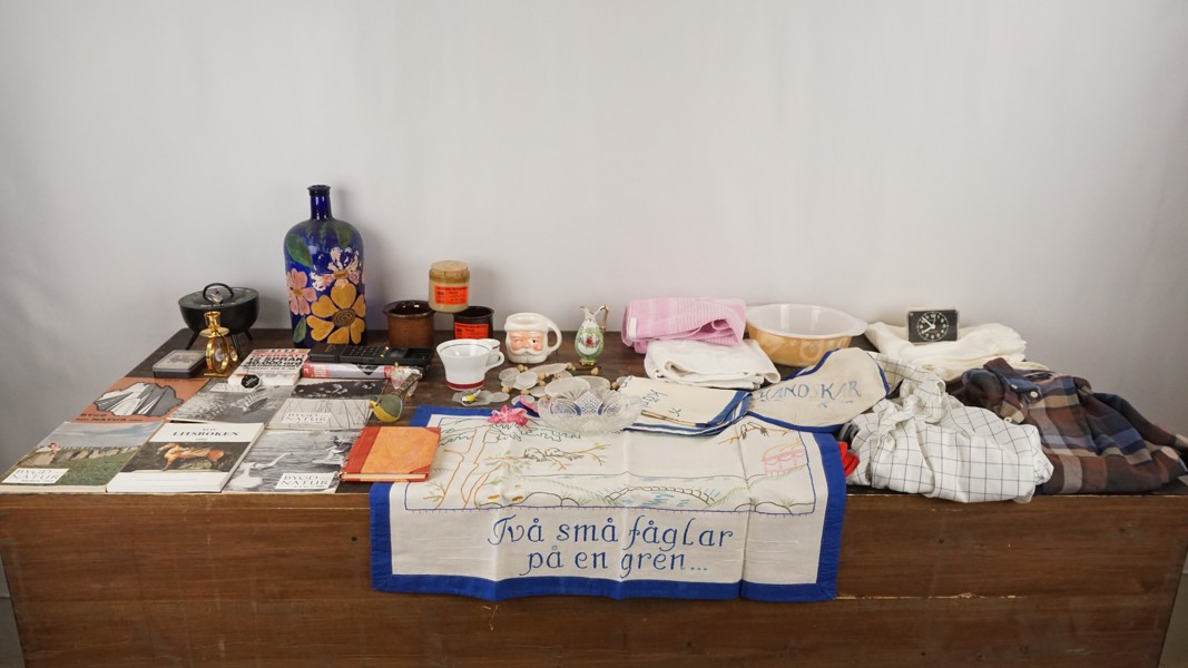 Böcker burkar handdukar m.m. BC94/