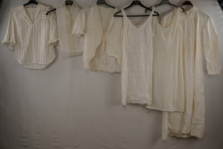 Damnattkläder / dampyjamas. BC130/