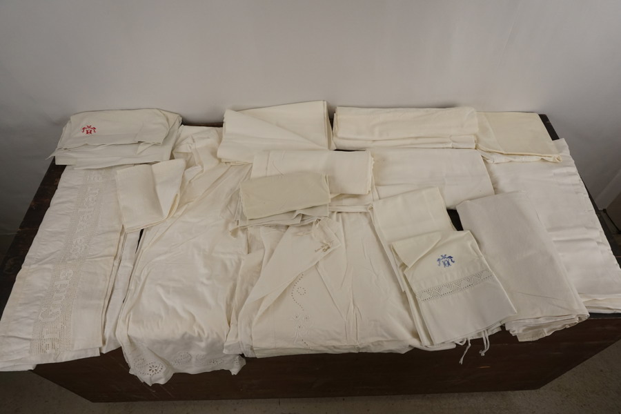 Virkade dukar och bordsöverdrag (virkat). BC263/