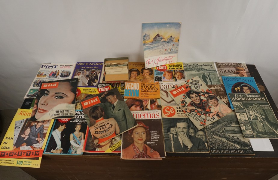 Tidningar om kungafamiljen mm. A284/