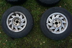 4st lättmetallfälgar med dubbdäck. B388 