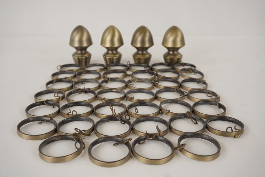 Knoppar och ringar till gardinstång. A33/