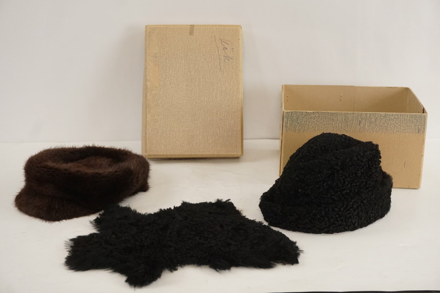 2st Pälsmössor mm. A124/