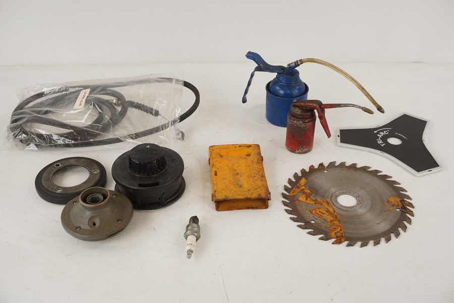 Delar till röjsåg, sågklinga mm. D64