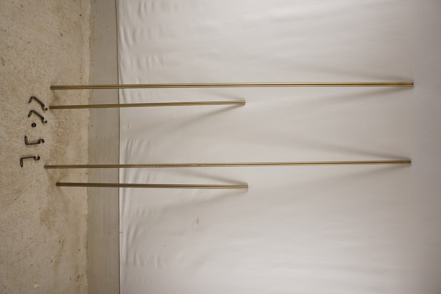 2st Gardinstänger. B33/