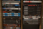 DVD hylla med DVD. AB30