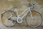 Äldre cykel Concept DBS vit. B380/