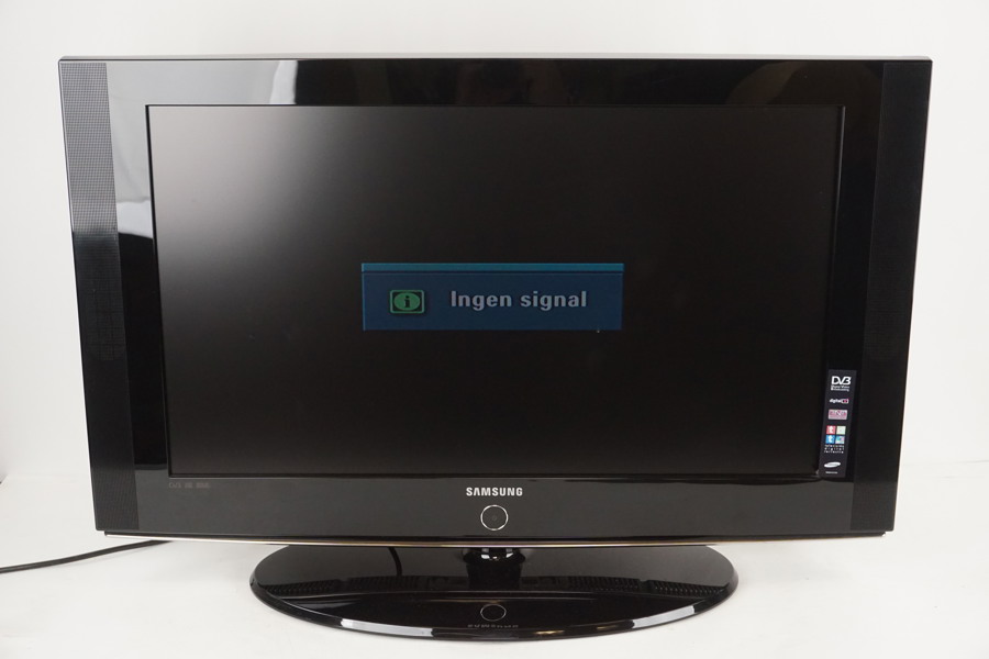 Samsung tv 32 tum. B133