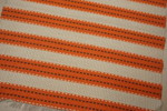Plastmatta orange-multifärg. B125