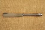 Smörkniv med silverhandtag. A25