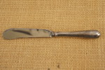 Smörkniv med silverhandtag. A25