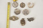Silver brosch, medalj och hänge 89gram. A74