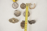Silver brosch, medalj och hänge 89gram. A74