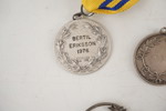 Silver brosch, medalj och hänge 89gram. A74