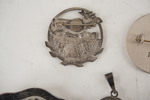 Silver brosch, medalj och hänge 89gram. A74