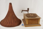 Trattgrammofon. C18