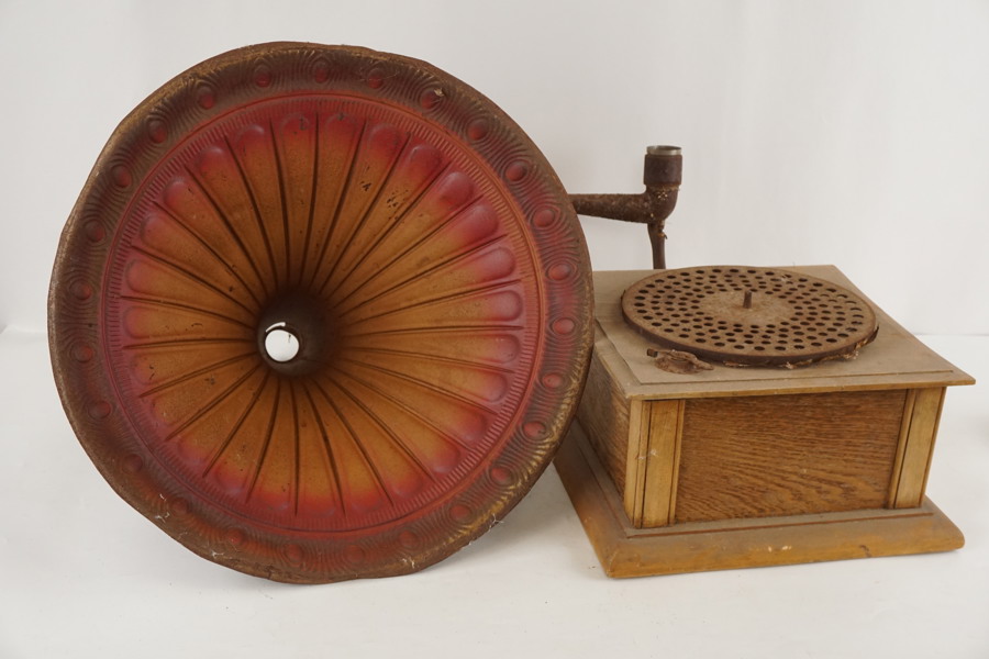 Trattgrammofon. C18