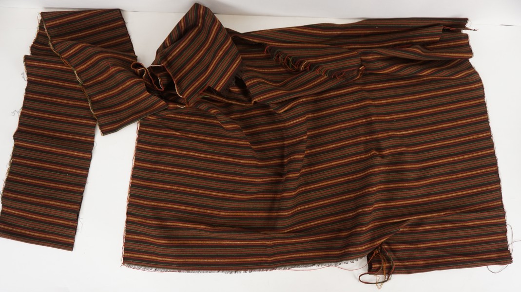 Handvävt tyg Marieby folkdräkt. A89