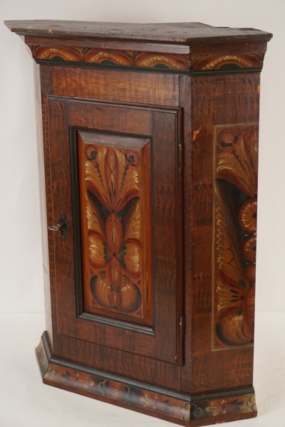 Hörnskåp Kurbitsmålat. B206