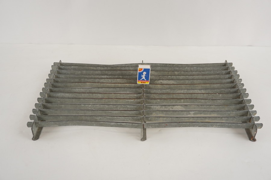 Fotskrapa i metal. B223