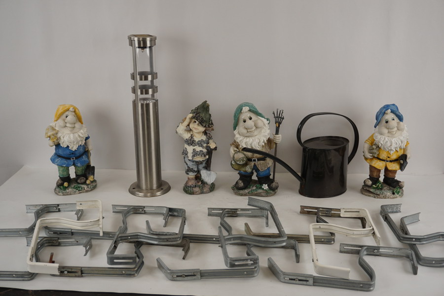 Trädgårdstomtar mm. BC226