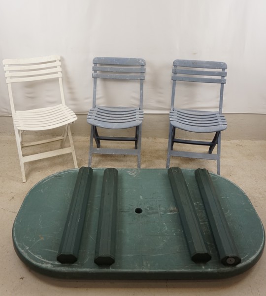 3st Plaststolar & plastbord. B228