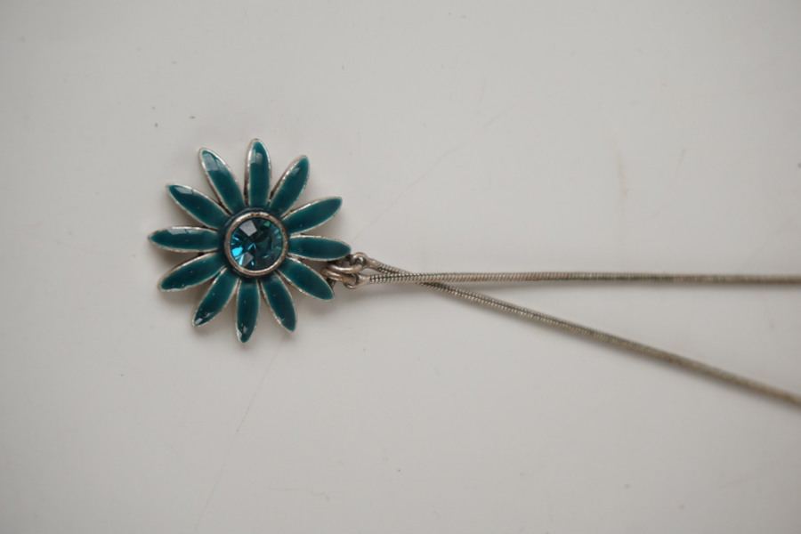 Danish Design Halsband Blomma. A104